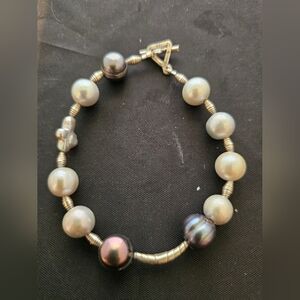 Sophisticated‎ Silver and Black Pearl Bracelet